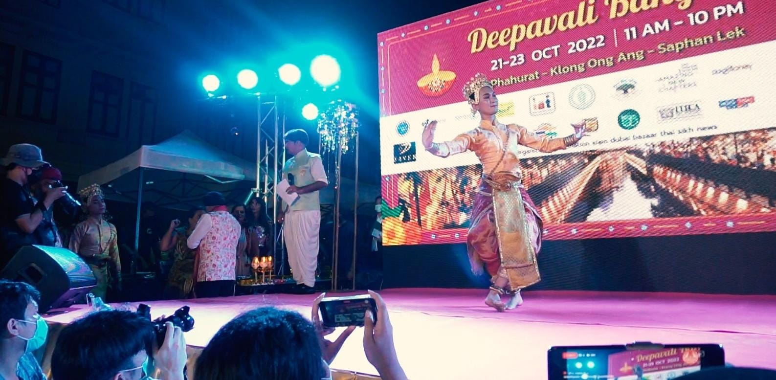 एसवीसीसी ने सफन लेक, फौरत, बैंकॉक में दिवाली महोत्सव के उद्घाटन समारोह में श्री एकलक गुयेन, भरतनाट्यम कलाकार और आईसीसीआर विद्वान द्वारा "खोन नृत्य प्रदर्शन" का आयोजन किया।