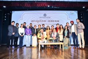 ICCR, in the august presence of President (ICCR) Dr. Vinay Sahasrabuddhe & DG (ICCR) Shri Kumar Tuhin organised an interactive session,"Sanskrutik Samaagam". The group leaders & artists representing different art forms shared their experiences and suggestions during the event.