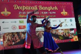 एसवीसीसी ने बैंकॉक के फौरत में दिवाली समारोह में गुरु मुरली मोहन कलवकल्वा और खुन नैन द्वारा कथक नृत्य प्रदर्शन का आयोजन किया