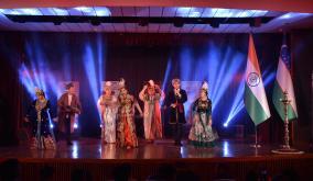 3 अप्रैल 2022 को ICCR ऑडिटोरियम, आज़ाद भवन, नई दिल्ली में उज़्बेकिस्तान के दो प्रसिद्ध समूहों "हवस" और "लाज़गी" द्वारा नृत्य और संगीत प्रदर्शन