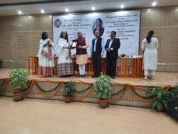 अध्यक्ष ICCR ने 8 अगस्त 2022 को दिल्ली विश्वविद्यालय के सम्मेलन हॉल में आयोजित एक समारोह में पूर्व छात्र पुरस्कार प्रदान किया। इस अवसर पर राष्ट्रपति ने आईसीसीआर पास करने वाले अंतरराष्ट्रीय छात्रों को भारत के पूर्व छात्र कार्ड भी प्रदान किए।