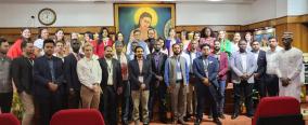 8 लोकतांत्रिक देशों के युवा प्रतिनिधियों ने असम के राज्यपाल श्री से बैठक की। गुलाब कटरिया जी आज गुवाहाटी में! रिकॉर्ड गवर्नर के साथ बातचीत के दौरान प्रतिनिधियों ने भारत में अपने सबक को साझा किया।
