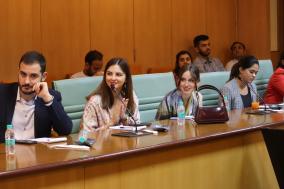 माननीय अध्यक्ष, आईसीसीआर, डॉ @ विनय 1011 की उपस्थिति में, आईसीसीआर ने अपने मुख्यालय में एक डिब्रीफिंग सत्र का आयोजन किया जिसमें 8 लोकतांत्रिक देशों के 26 प्रतिनिधियों ने भारत की अपनी यात्रा के अपने अनुभवों को साझा किया।