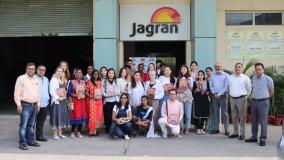  Here are a few glimpses of the visit of 31 Hindi speaking delegates from 13 countries to  @JagranNews  office, today!  