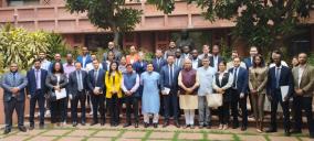 श्री प्रफुल्लकेतकर, संपादक, भारत प्रकाशन (दिल्ली) में ई-ऑर्गनाइज़र, ने 9 लोकतांत्रिक देशों के 28 प्रतिनिधियों के साथ 'भारतीय स्वतंत्रता के 75 वर्ष: स्वराज से सूरज' पर एक इंटरैक्टिव सत्र आयोजित किया।