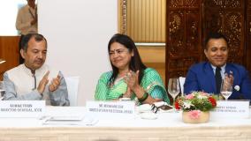 कार्य विदेश राज्य और संस्कृति राज्य एम_लेखी जी ने सुषमा स्वराज भवन, नई दिल्ली में 10वें #जेननेक्स्ट_डेमोक्रेसी_नेटवर्क कार्यक्रम के 28 प्रतिनिधियों के साथ दोपहर के भोजन की मेजबानी की और बातचीत की! श्री कुमार तुहिन लोकतंत्र सांस्कृतिक बंधन आज़ादी का अमृत महोत्सव