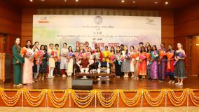 "हिंदी विश्व यात्रा" के पहले समूह में 13 देशों से आए 31 प्रतिनिधियों को संबोधित करते हुए आईसीसीआर अध्यक्ष डॉ.  @Vinay1011  ने कहा “हिन्दी सभ्यतागत मूल्यों की भाषा हैं जिसमें विश्व भाषा बनने की पूर्ण क्षमता हैं"