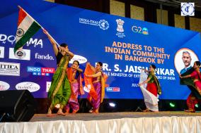 15 को बैंकॉक की अपनी यात्रा के दौरान माननीय विदेश मंत्री डॉ. एस. जयशंकर द्वारा बैंकॉक में भारतीय समुदाय को संबोधित एक कार्यक्रम के दौरान आईसीसीआर विद्वान खुन इंगाकारट द्वारा कोरियोग्राफ किया गया एक देशभक्तिपूर्ण नृत्य प्रदर्शन।