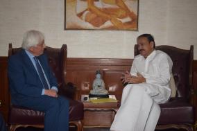 भारत के उपराष्ट्रपति श्री वेंकैया नायडू ने डॉ. मुहसेन बिलाल, प्रमुख, उच्च शिक्षा ब्यूरो बाथ पार्टी, सीरियाई अरब गणराज्य से मुलाकात की