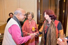 श्री अखिलेश मिश्रा, महानिदेशक, आईसीसीआर ने सुश्री मैरिसोल शुल्ज मनौस, महानिदेशक, अंतर्राष्ट्रीय पुस्तक मेला, ग्वाडलजारा, मैक्सिको को नई दिल्ली में बधाई दी