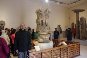दाशो कुंजांग वांगडी, सदस्य, रॉयल रिसर्च एंड एडवाइजरी काउंसिल सारनाथ में पुरातत्व संग्रहालय का दौरा करते हुए