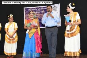 श्री वाईएल राव, निदेशक आईसीसीआर, हैदराबाद द्वारा कलाकारों का अभिनंदन