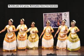सुश्री अनीता पीटर और उनका समूह, हैदराबाद से मोहिनीअट्टम नृत्य