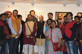 अध्यक्ष, आईसीसीआर पेंटिंग प्रदर्शनी में भाग लेने वाले पेंटिंग कलाकारों के साथ हैं जय हिंद।