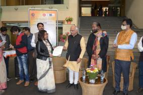 President, ICCR is presenting the Certificate to an artist.