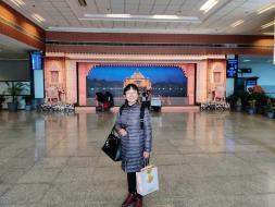 प्रो. किउ योंगहुई, सिचुआन विश्वविद्यालय, चेंगदू, चीन 23 दिसंबर 2019 को अहमदाबाद हवाई अड्डे पर आगमन पर