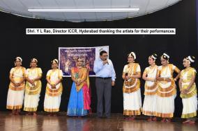श्री. वाईएल राव, निदेशक आईसीसीआर, हैदराबाद ने कलाकारों को उनके प्रदर्शन के लिए धन्यवाद दिया
