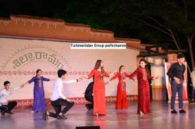 तुर्कमेनिस्तान समूह प्रदर्शन