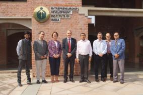 भारत अहमदाबाद विश्वविद्यालय के ईडीआई उद्यमिता विकास के लिए वेलाडोलिड के कुलपति प्रोफेसर एंटोनियो लार्गो कैबरेरिज़ो का दौरा